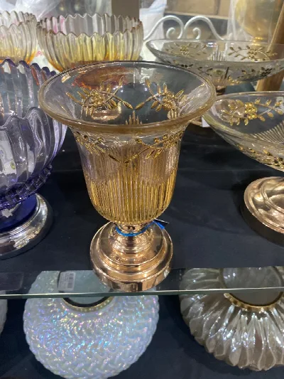 Altın yaldızlı cam vazo (altın)