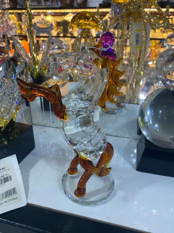 Dekoratif kristal şahlanmış at