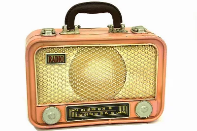 Dekoratif metal bavul radyo