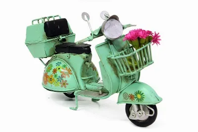 Dekoratif metal scooter
