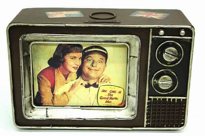 Dekoratif metal televizyon