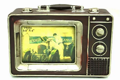 Dekoratif metal televizyon bavul