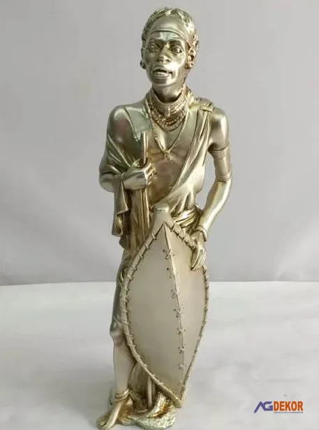 Kalkanli siyahi kadın