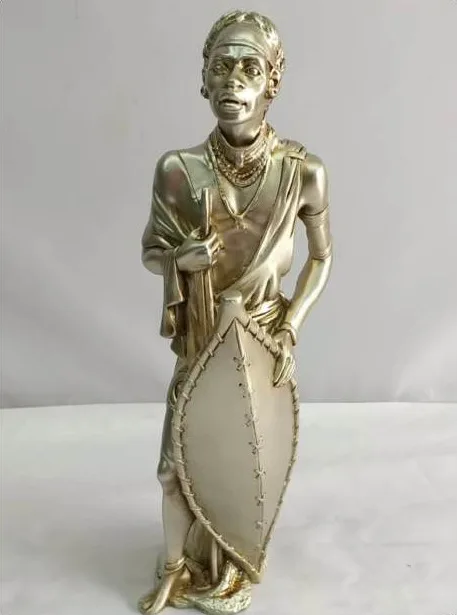 Kalkanli siyahi kadın