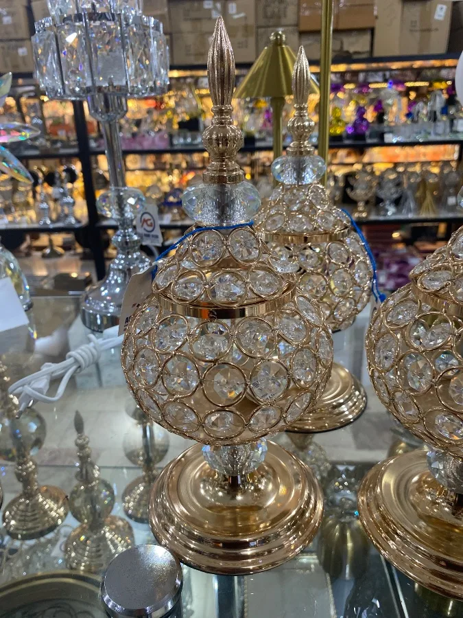 Kristal taşlı küp obje (altın)