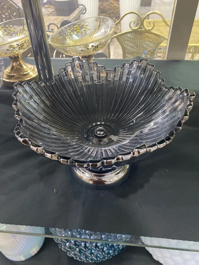 Metal ayaklı cam meyvelik (gümüş)