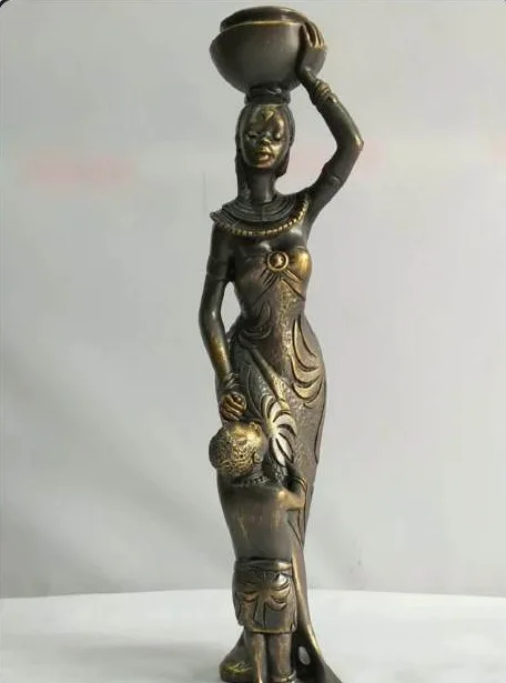 Sepet taşiyan çocuklu kadin